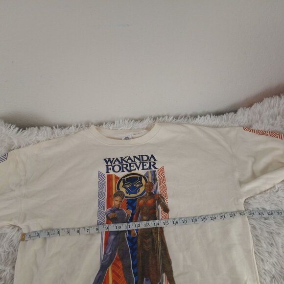 Marvel Studios Wakanda Forever Black Panther Crewneck Oversized M Sweatshirt - Picture 4 of 6